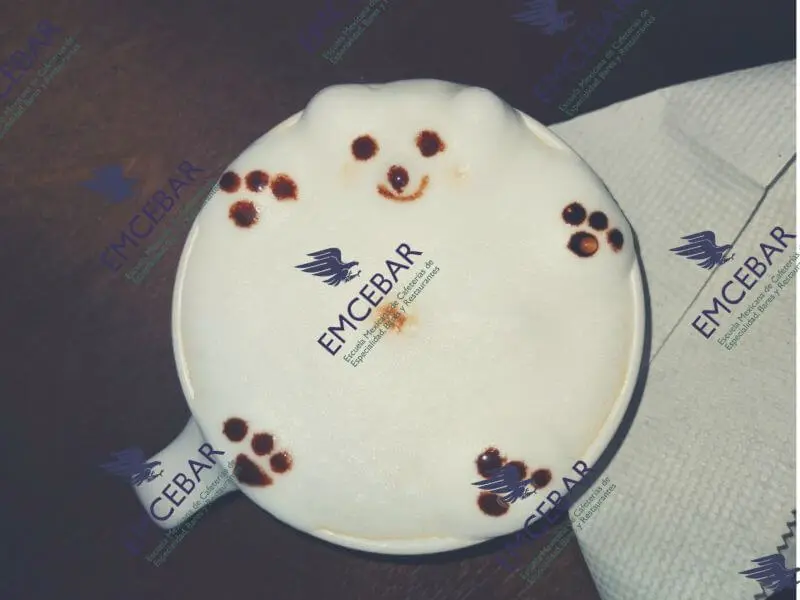 Arte latte con colores