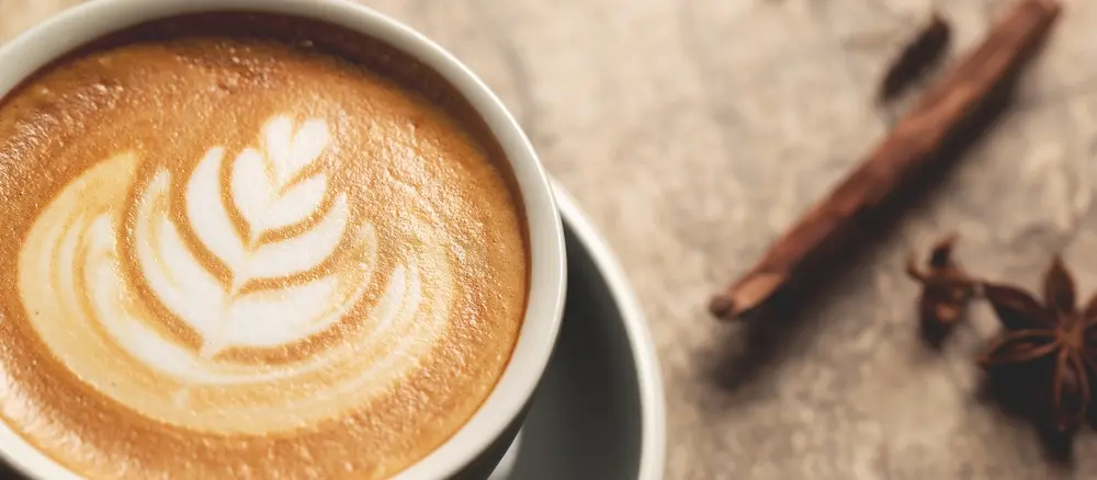 Arte Latte con Plantillas: Cómo Hacer Dibujos en el Café Paso a Paso