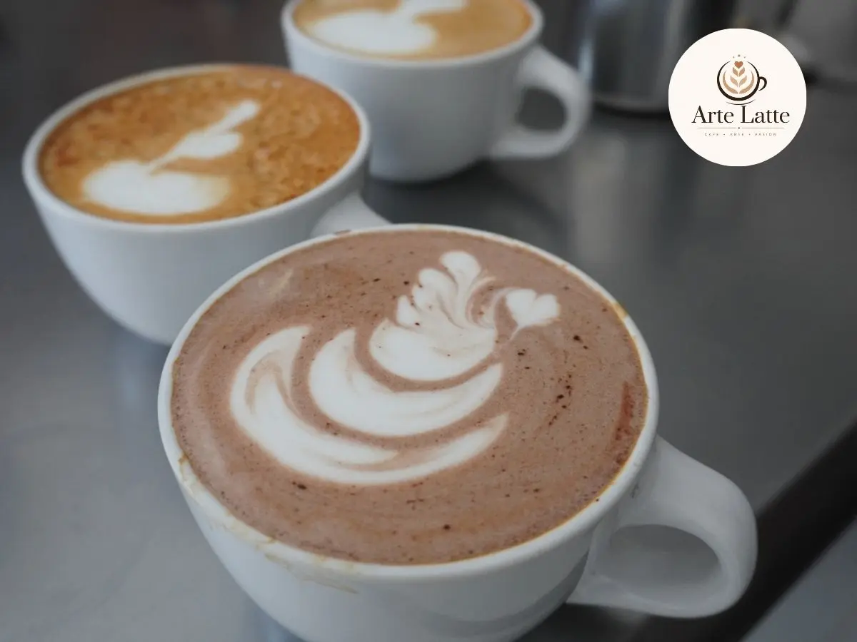 Práctica de barismo con máquina de espresso en curso de café en CDMX